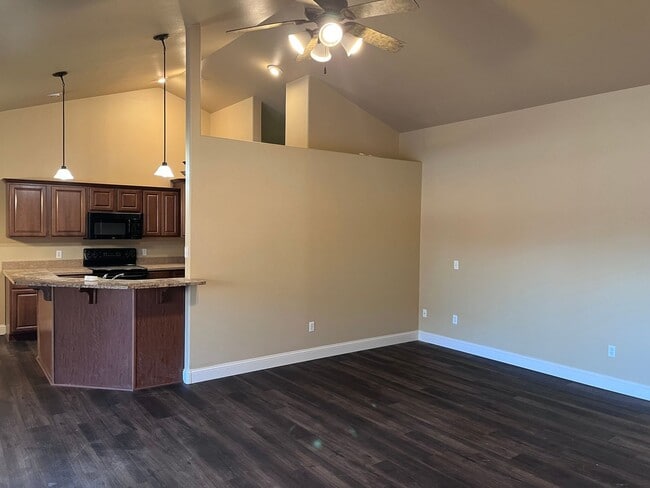 Building Photo - Gorgeous West End 4 bed Home!