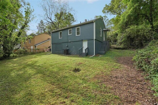 Building Photo - 172 Meador Way SE