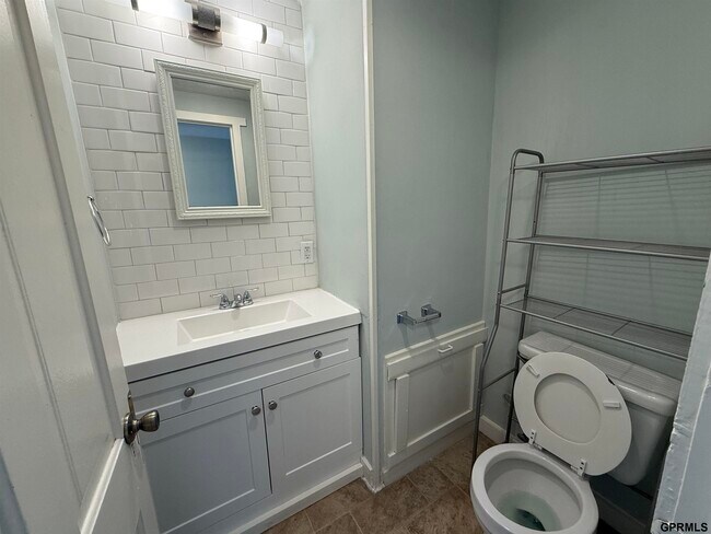 Building Photo - 824 N 47th St