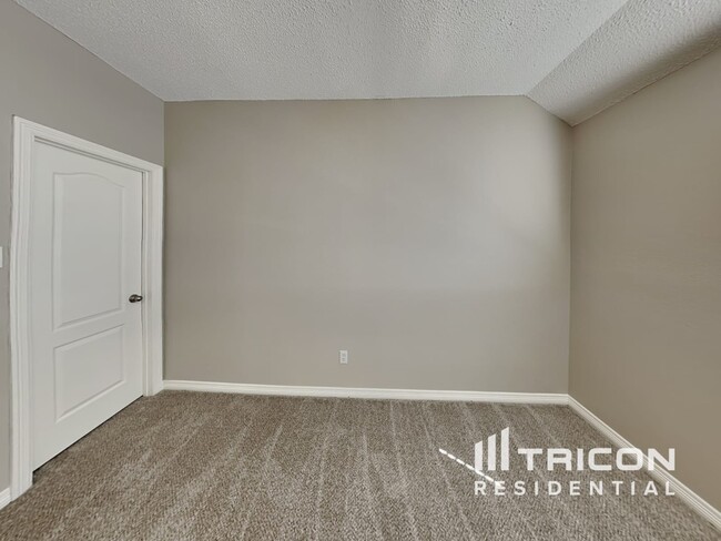Building Photo - 1626 Mockingbird Ln