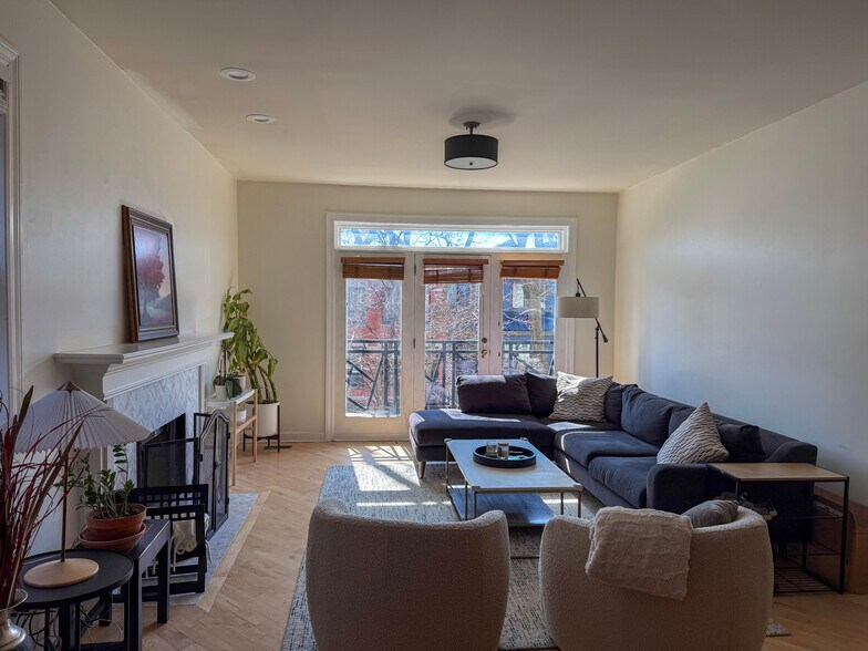 Building Photo - 2212 W Huron St