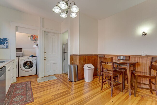 Building Photo - 119 Olive St