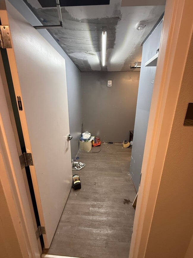 Building Photo - Modern 2 Bed / 2 Bath Condo with Top Ameni...