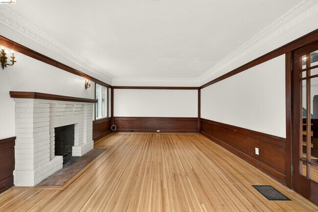 Building Photo - 846 Mandana Blvd