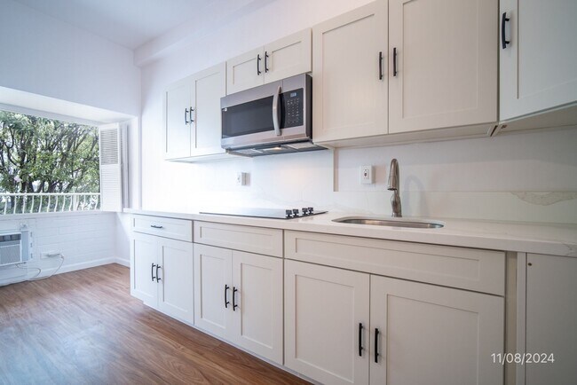 Building Photo - $2,100 / 1 Bed / 1 Bath / 410ft² – BOUTIQUE TERRAZZA