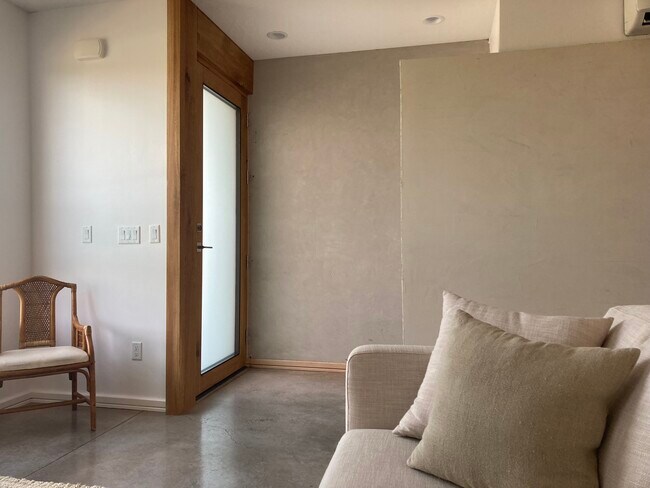 Front door and entry - 438 N Stone Mountain Dr