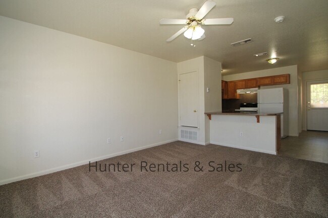 Building Photo - Spacious Two-Bedroom!