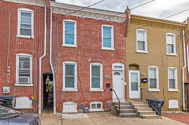 Primary Photo - 3 bedroom, 1 bath updated home in The City...