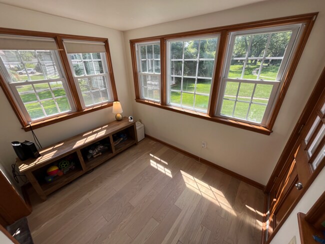 Building Photo - Charming Greendale Single Family Home!