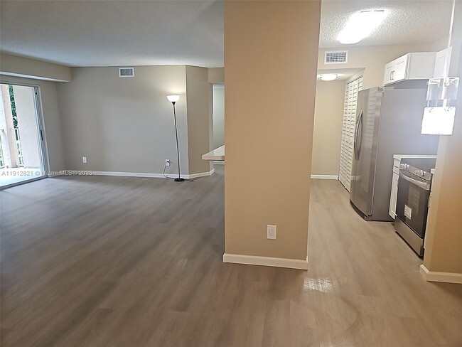 Building Photo - 10630 SW 158th Ct