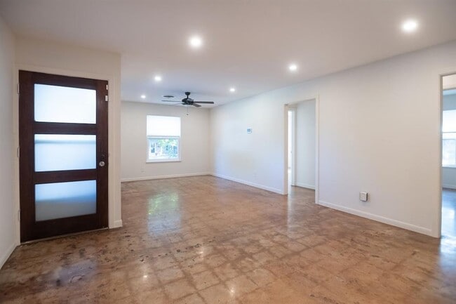 Building Photo - 1301 Clearfield Dr