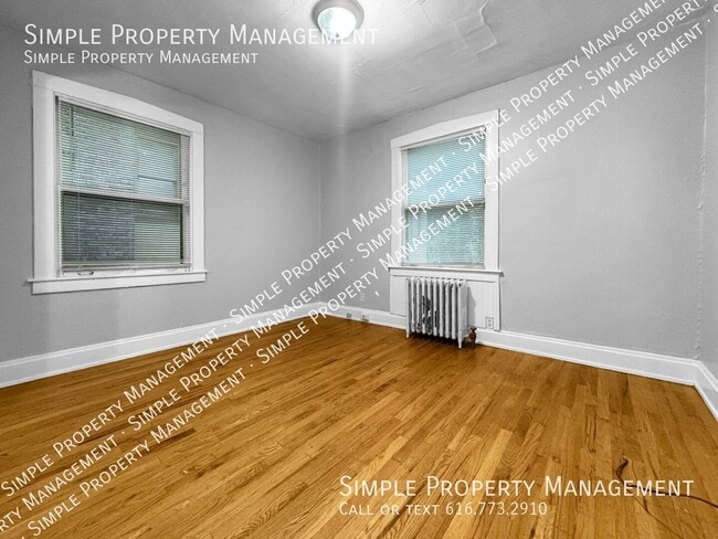 Building Photo - 331 Crescent St NE