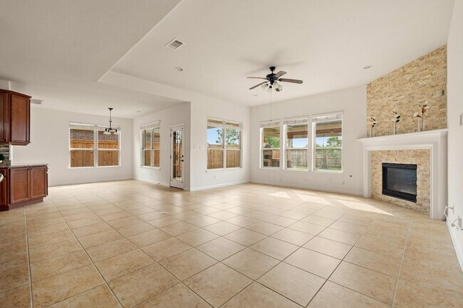 Building Photo - 25935 Foxrun Vista Dr