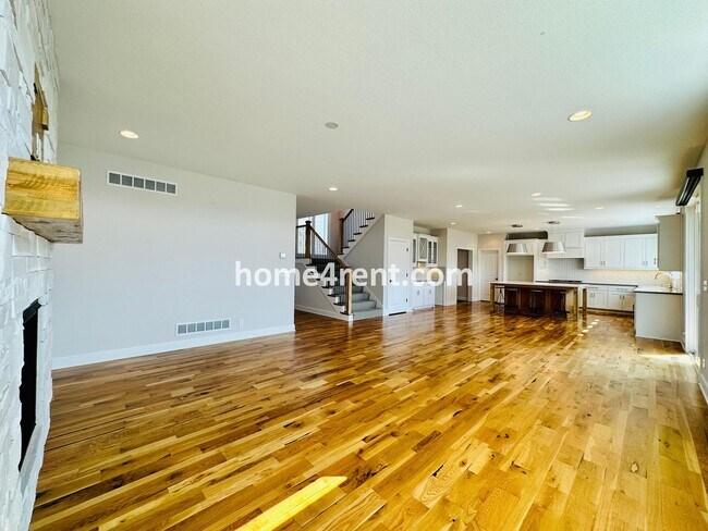 Building Photo - Exceptional Olathe Home in the Cedar Creek Subdivision w/ Wood Floors and a Finished Basment!