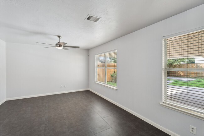 Building Photo - 18911 Brownstone Mills Dr
