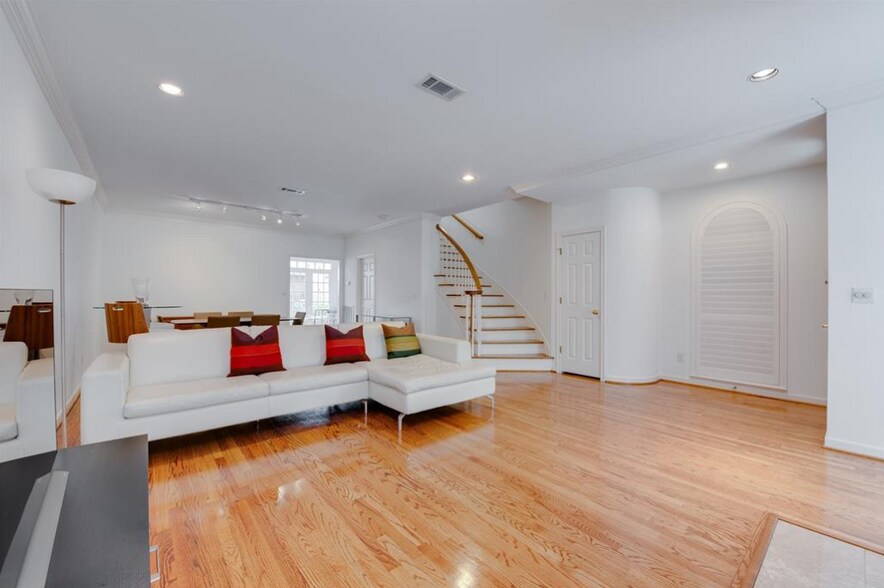 Building Photo - 2307 Huldy St