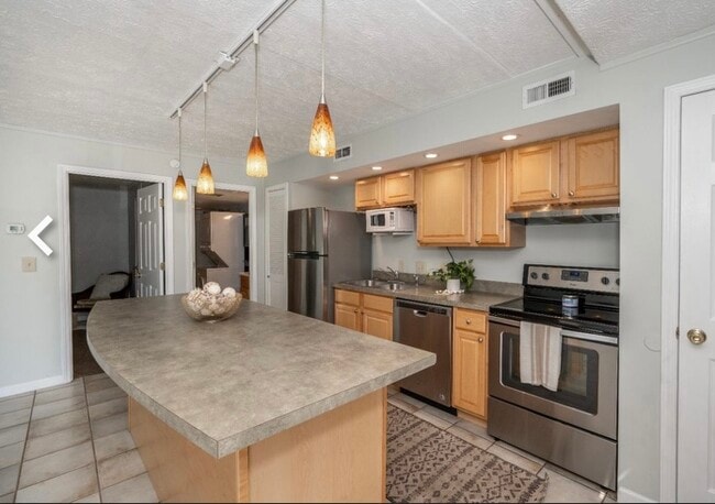 Building Photo - 2500 Warsaw Ave