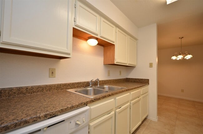 Building Photo - 9700 Leawood Blvd