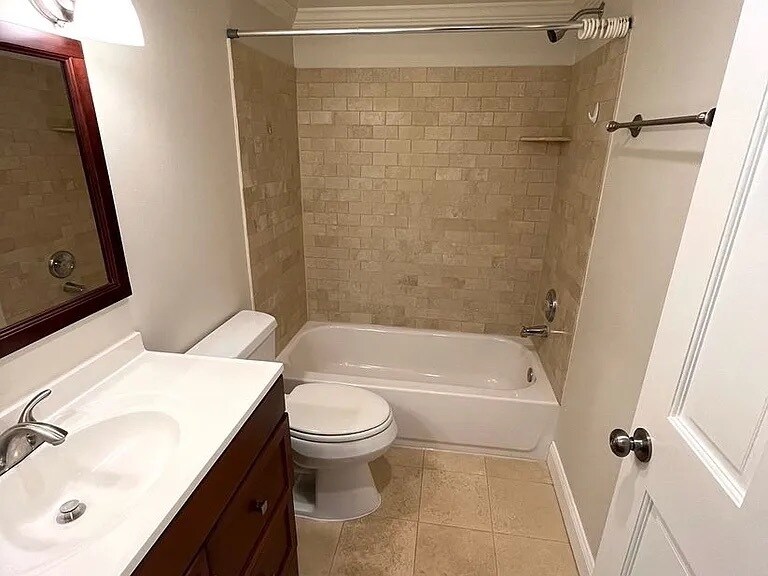 Building Photo - 429 Drummers Ln