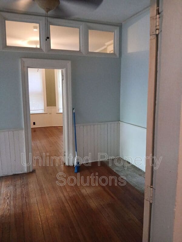 Building Photo - 419 S 3rd St