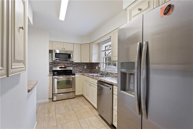 Building Photo - 3623 Lee St SE