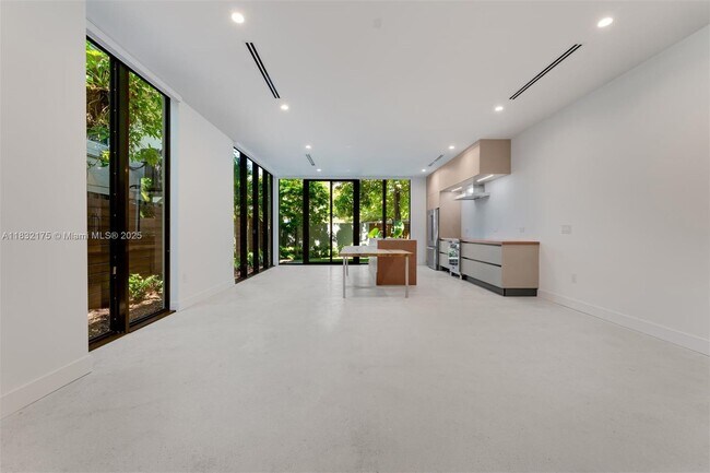 Building Photo - 3270 Gifford Ln