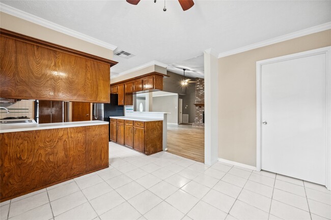 Building Photo - 2159 River Village Dr