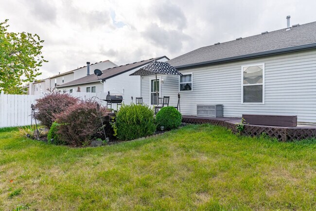 Building Photo - 2135 Shadowbrook Dr