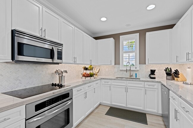 Building Photo - 1970 S Dixie Hwy