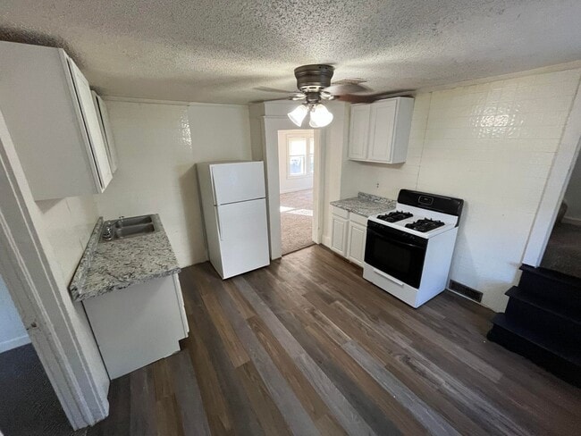 Building Photo - 2122 Jones St