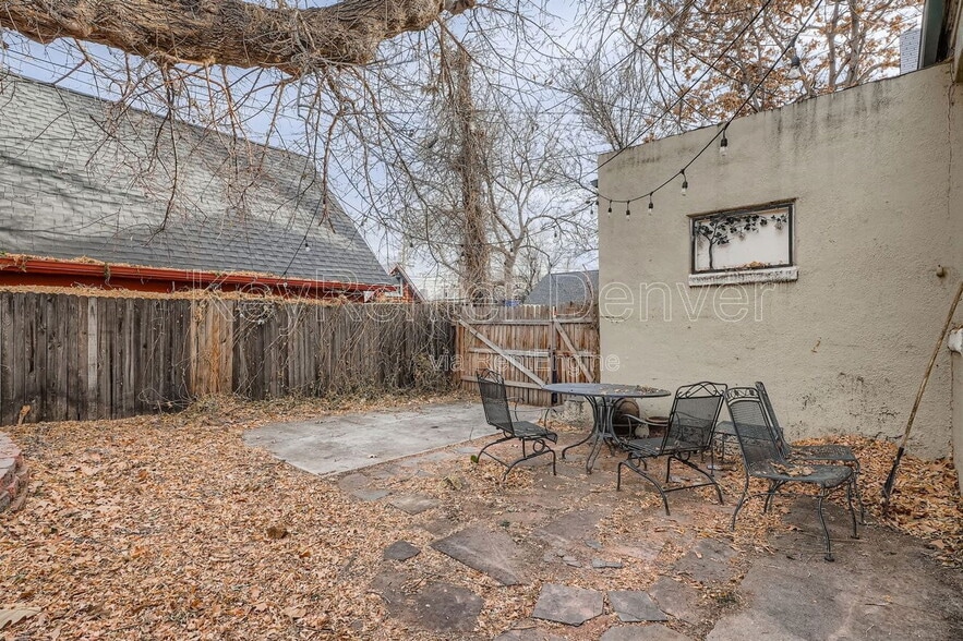 Building Photo - 3340 Wyandot St