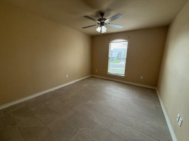 Building Photo - 303 Ladera Dr