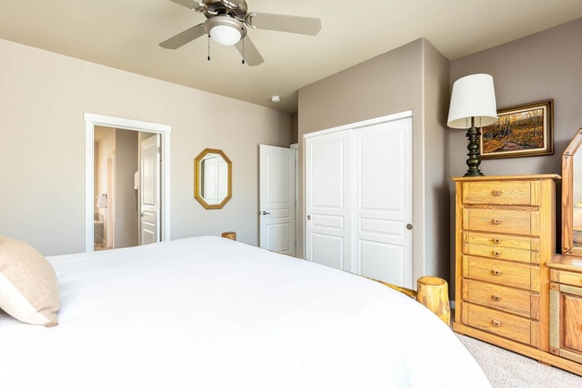 Building Photo - 10576 Village Loop