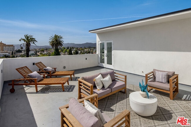 Building Photo - 1247 1/2 W Bellevue Ave