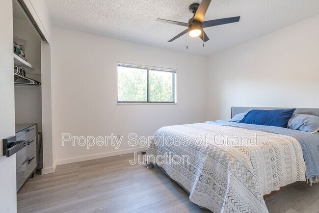 Building Photo - 3238-D 1/4 D 1/4 Rd