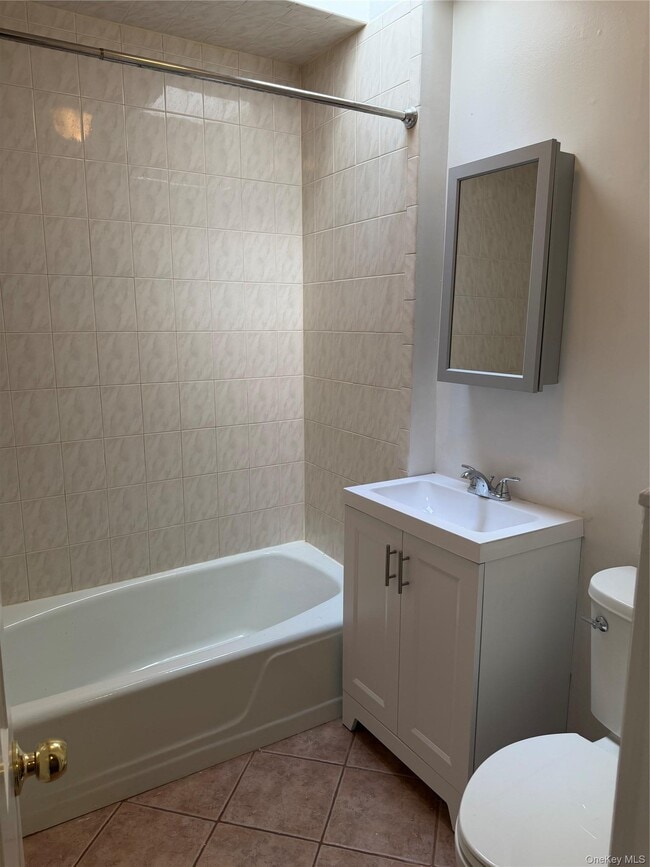 Building Photo - 322 Jericho Tpke