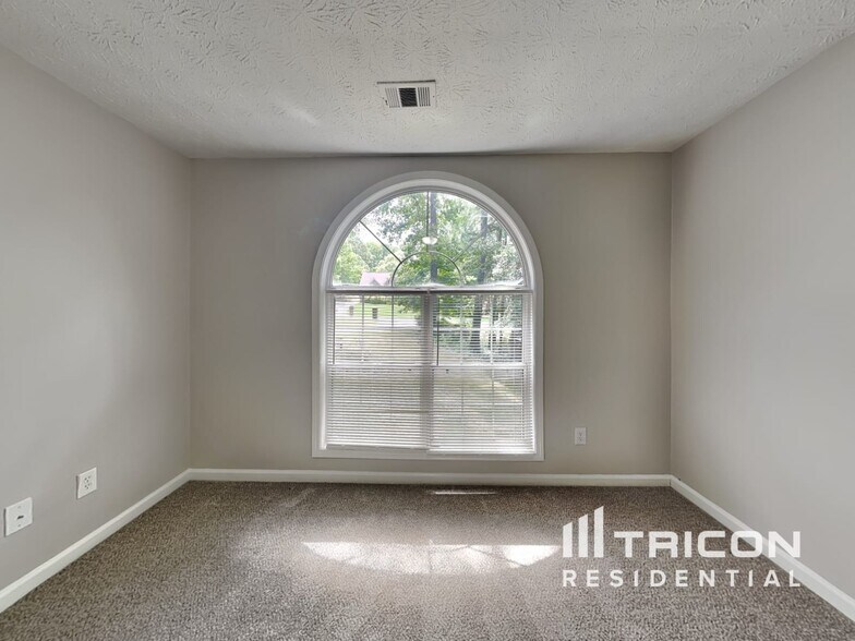 Building Photo - 1655 Timberline Trce