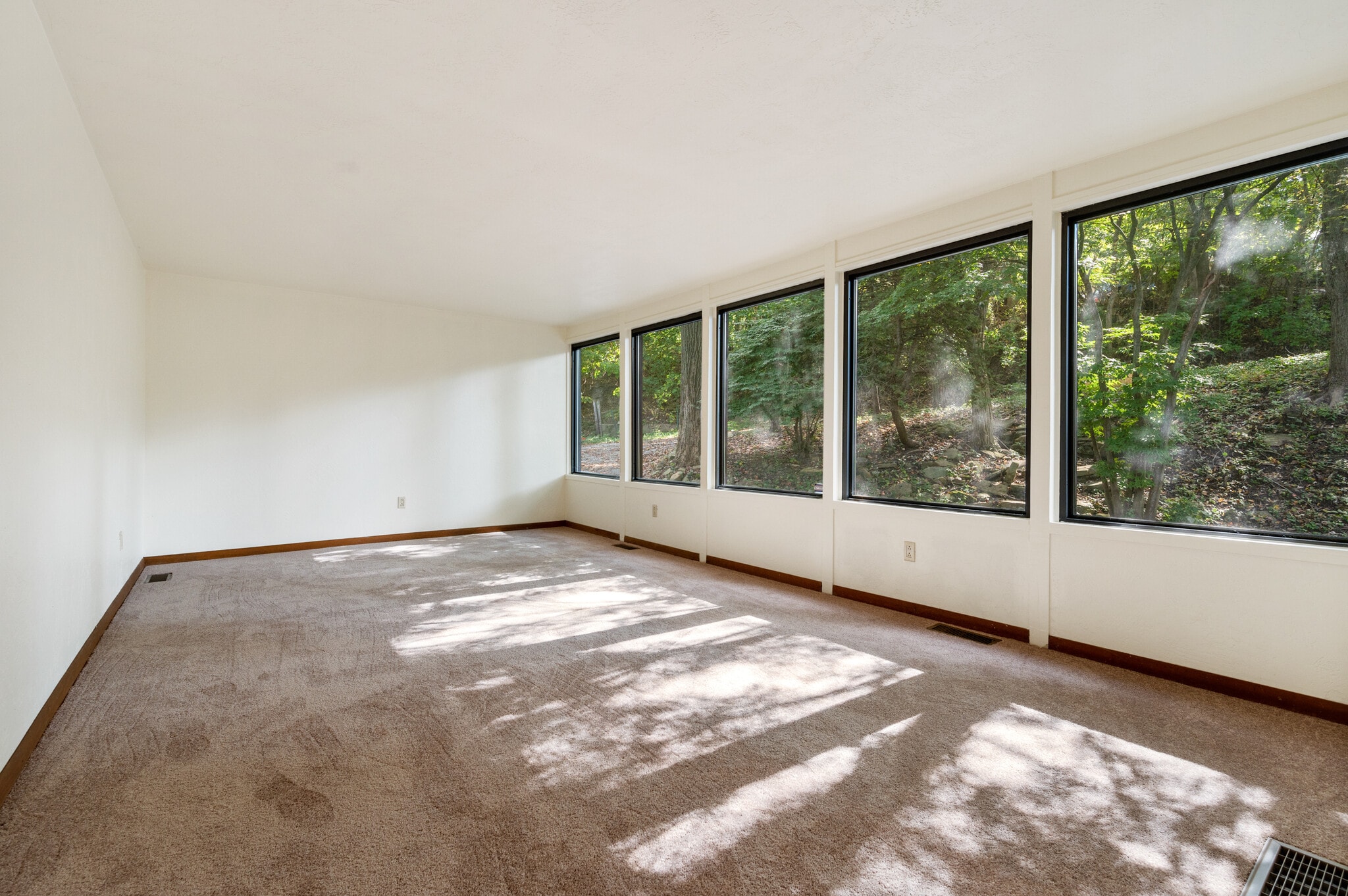 Building Photo - 740 Olivant Plz