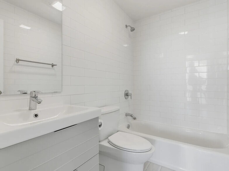 Building Photo - 2012 W Grand Ave