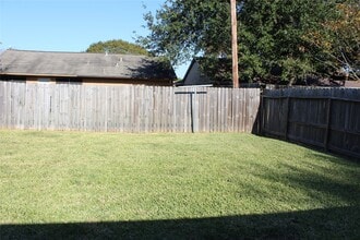 Building Photo - 2015 Lazy Ln