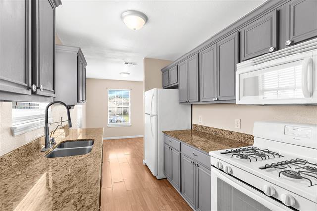 Building Photo - 1702 Manor Garden Mnr