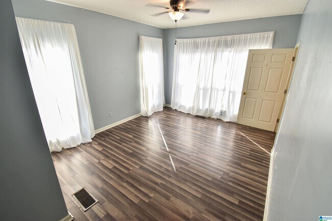 Building Photo - 13593 Riverbend Rd