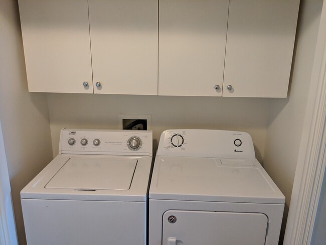 Building Photo - 2 Bed 1 Bath Delmar Condo in Sugar City!