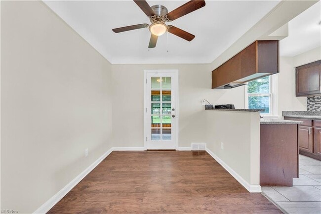 Building Photo - 416 E 255th St