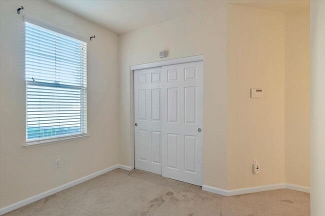 Building Photo - 581 Bridgeport Terrace