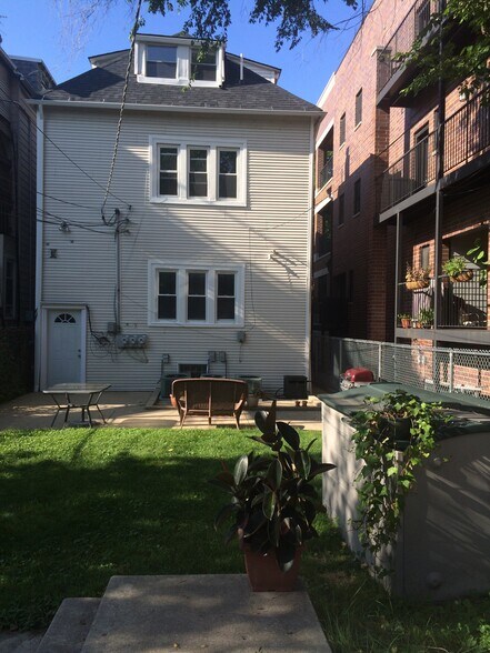 Building Photo - 1835 W Addison St