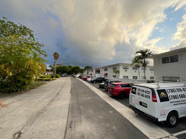 Building Photo - 11605 Canal Dr