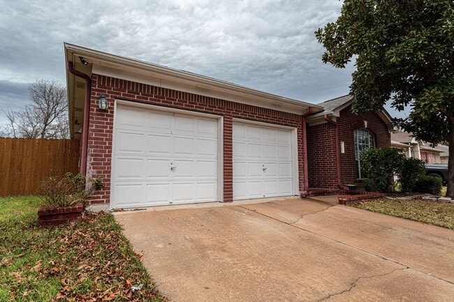 Building Photo - 1235 Blackthorn Dr