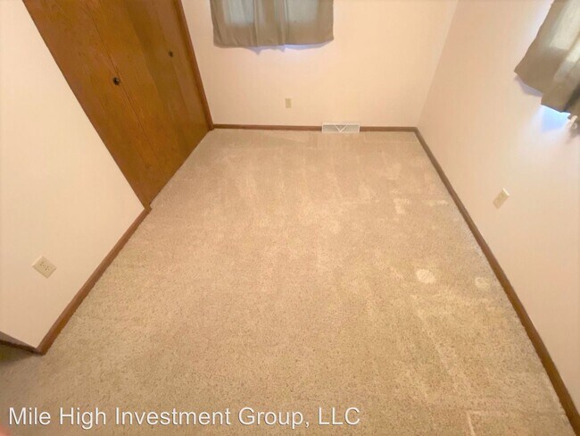Building Photo - 523 W Jewell St