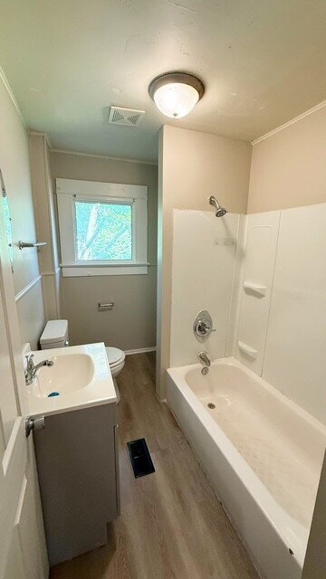 Building Photo - CENTER TOWNSHIP 3 BEDROOM DUPLEX AVAILABLE NOW!  ACCEPTS SECTION 8